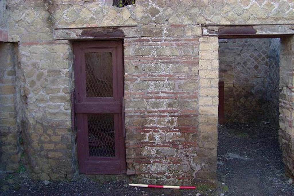 Ins Or II, 11, Herculaneum. January 2002. Doorway to room in north-east corner, on left.
Photo courtesy of Nicolas Monteix.